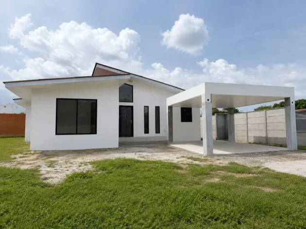 CASA NUEVA Y MODERNA CON PISCINA EN VENTA EN CORONADO