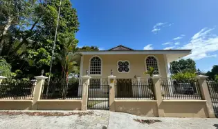 Venta de casa de 2 niveles en Diablo, Ancón. MY