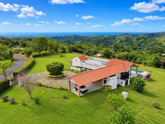 Spectacular Mountain House Heated Pool | La Laguna