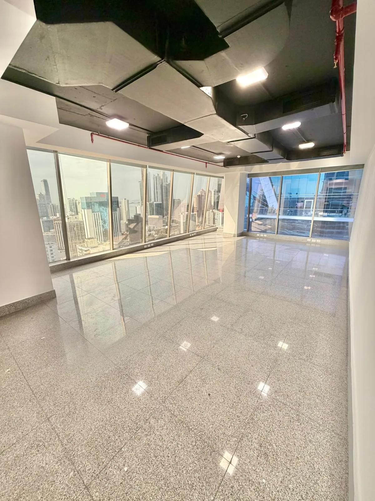 Venta/Alquiler de oficina en PH Twist Tower, Obarrio. GM
