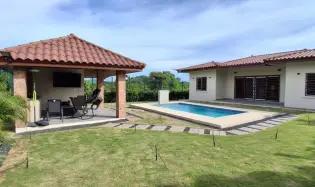 Casa Amoblada en Alquiler, playa y montaña