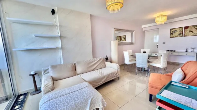 Venta de apartamento en PH Rokas, Condado del Rey