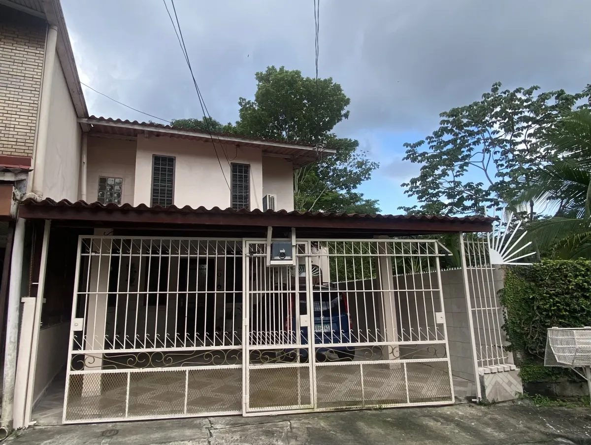Se Vende Duplex en Condado del Rey