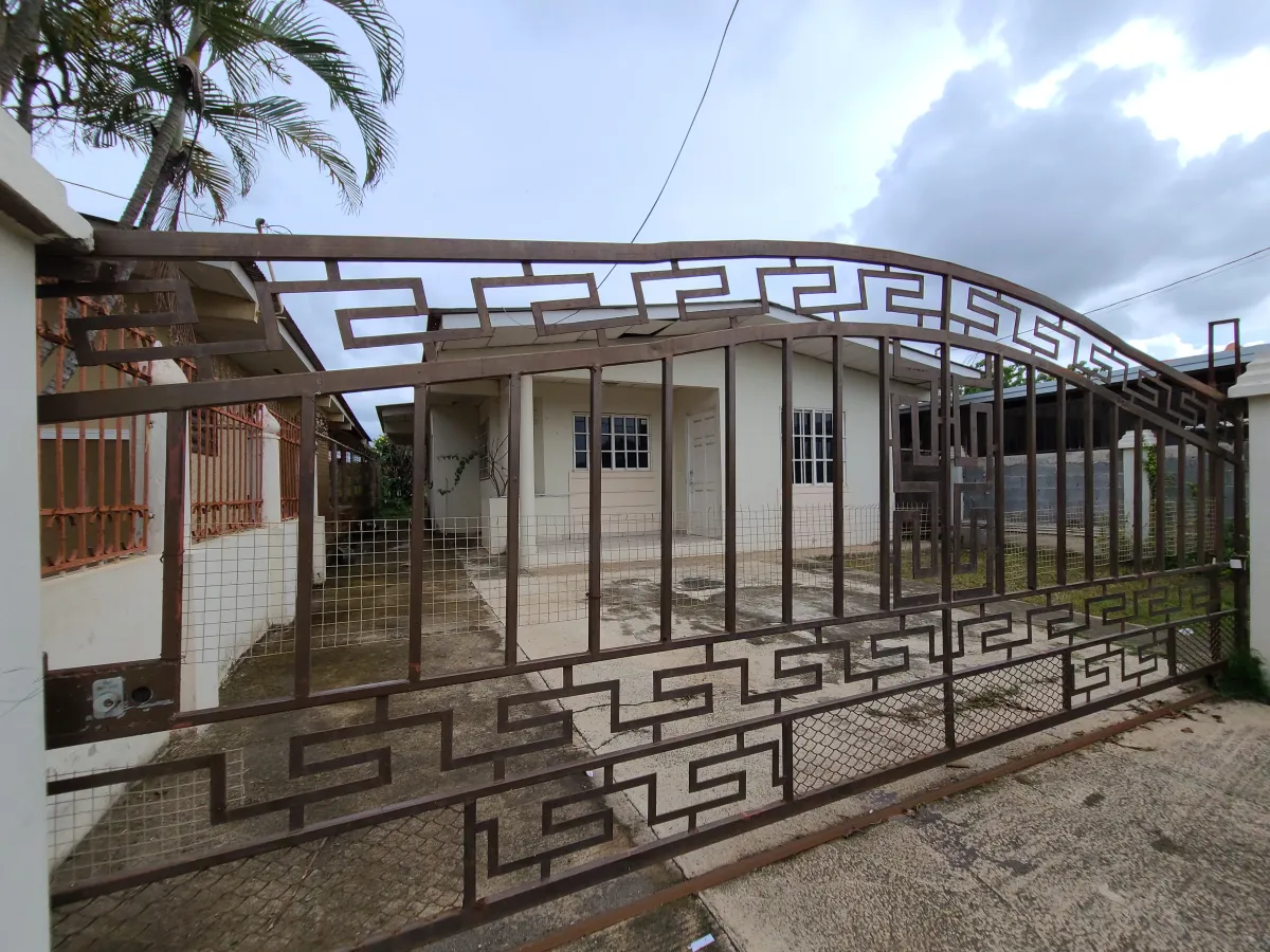 Casa a 3 minutos del Hospital Nelson collado, Chitré Herrera
