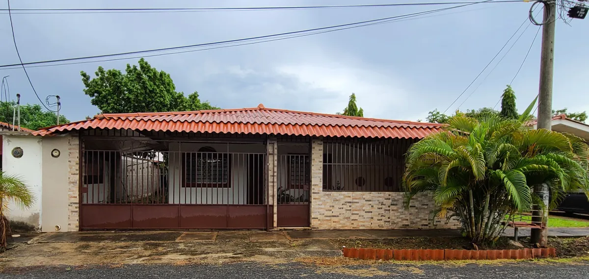 Se Vende en Urbanización Marimar, La Arena de Chitré Herrera