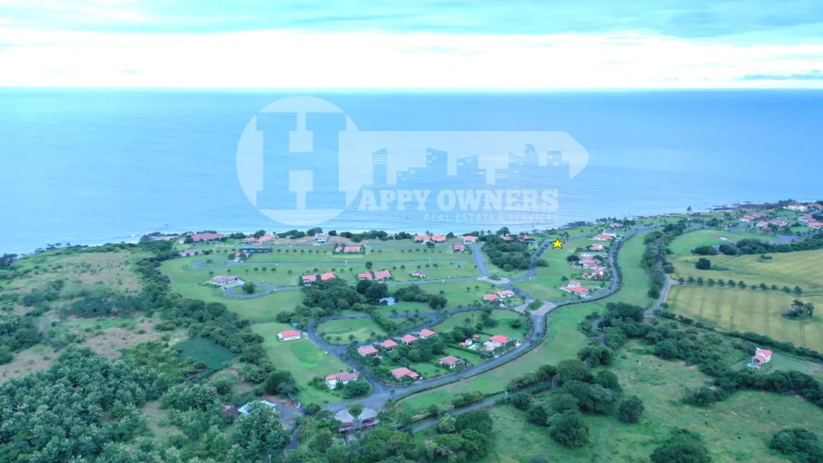 Venta de terreno con vista al mar en Andromeda, Pedasí.