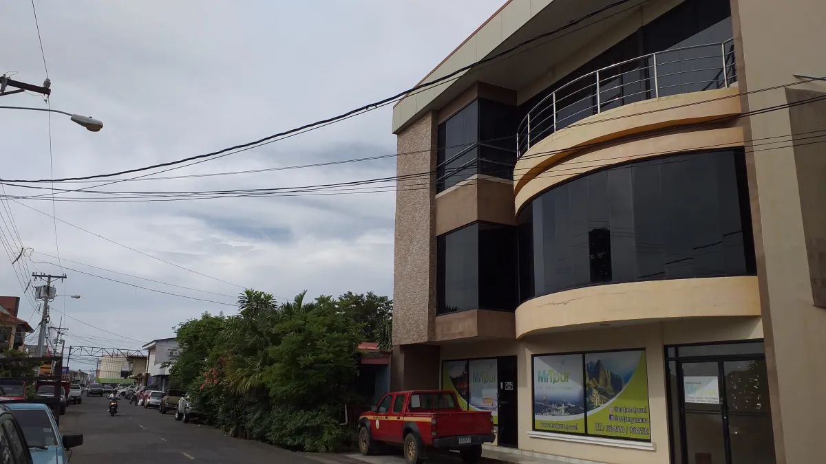 SE ALQUILA EDIFICIO DE OFICINAS COMPLETO O INDIVIDUAL