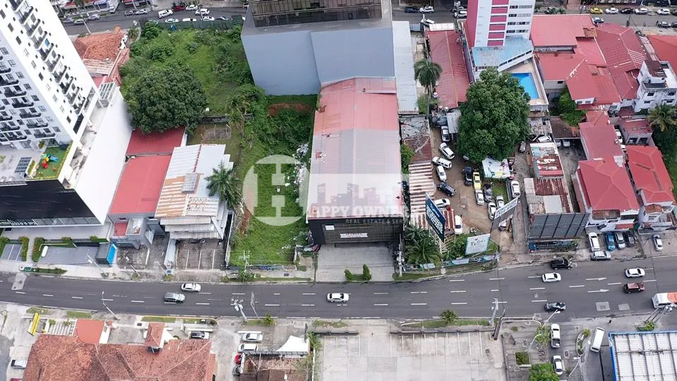 Se vende Edificio en Calle 50, Vía Principal.