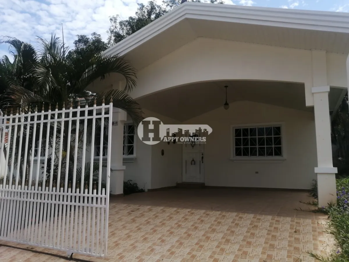 Se vende o alquila casa en Villas del Golf, Chitré