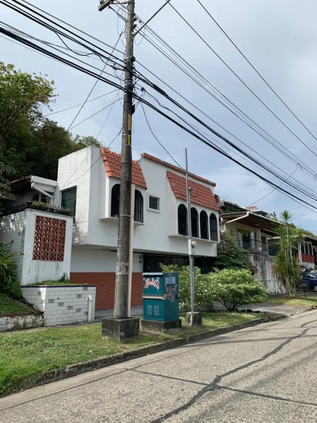 Single-Family Chalet for Sale in Betania