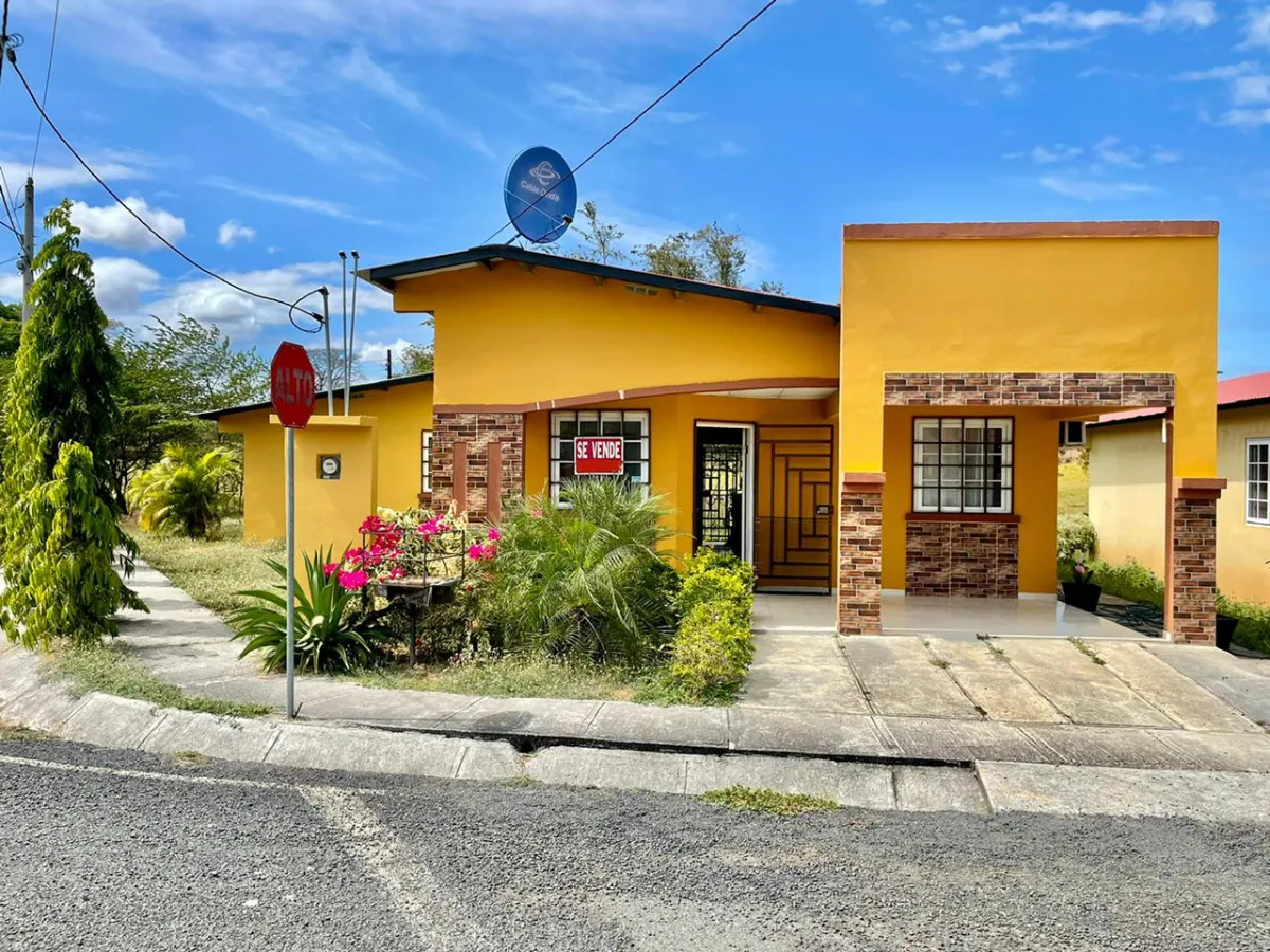 Venta de Casa en Urbanización Los Bosques, Las Tablas.