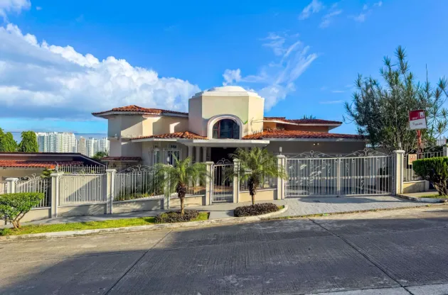 Luxury Dos Mares House in Panama City Panama