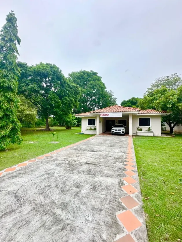 Se Vende Casa con amplio Terreno en Coronado, Club del Golf