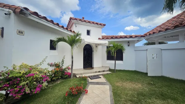 Ocean View House in San Carlos Panama