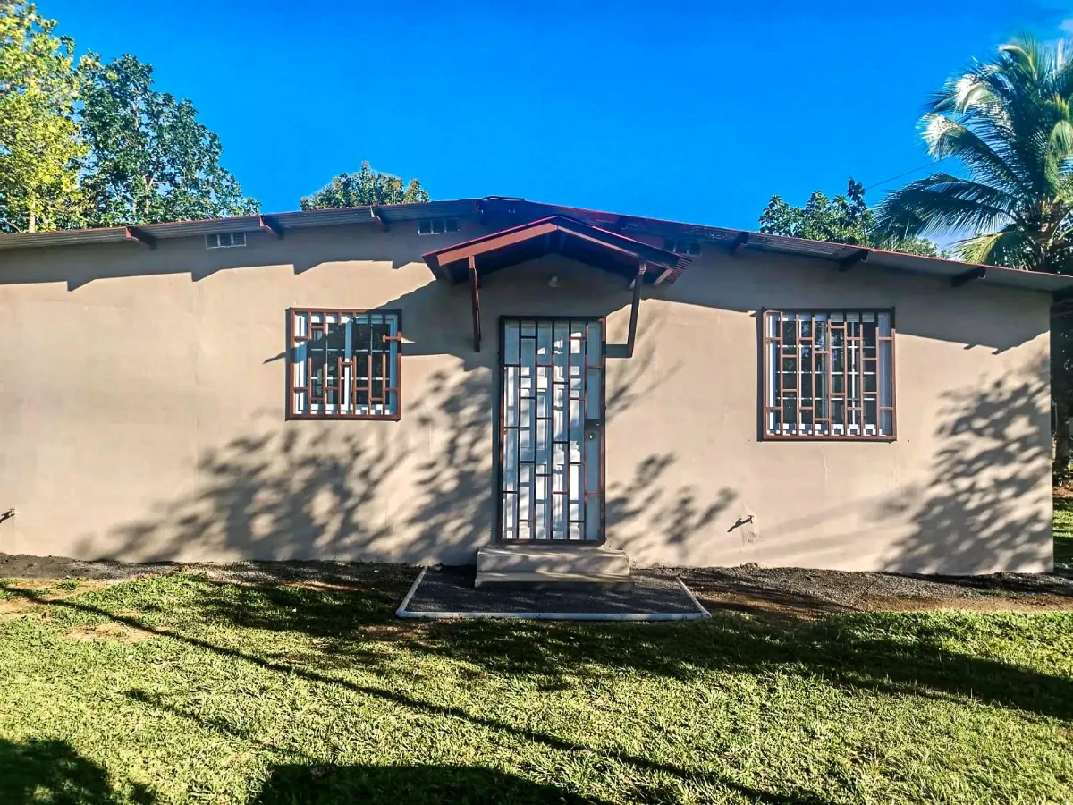 Casa de 2 Habitaciones en Terreno Plano en venta en El Flor