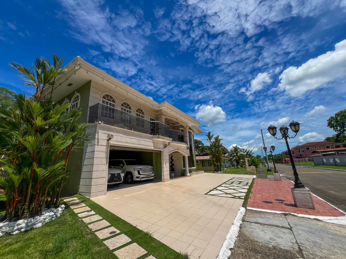 Se vende Casa en Urbanización Margarita, Colón