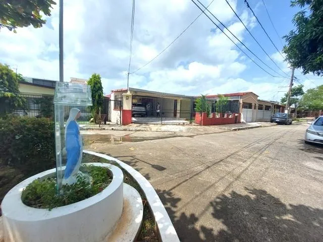 Amplia Casa en San Antonio 321 Mts 2 Terreno