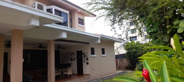 Venta Casa en El Carmen de tres niveles