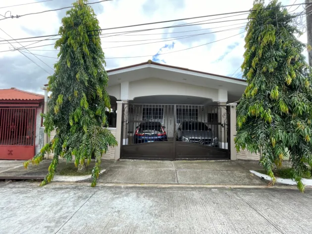 House for sale in Brisas del Golf Arraijan