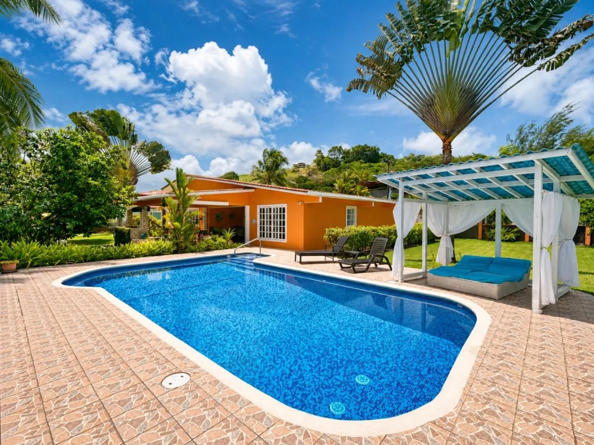 Casa con Piscina en San Marino Oceanfront, María Chiquita, Colón