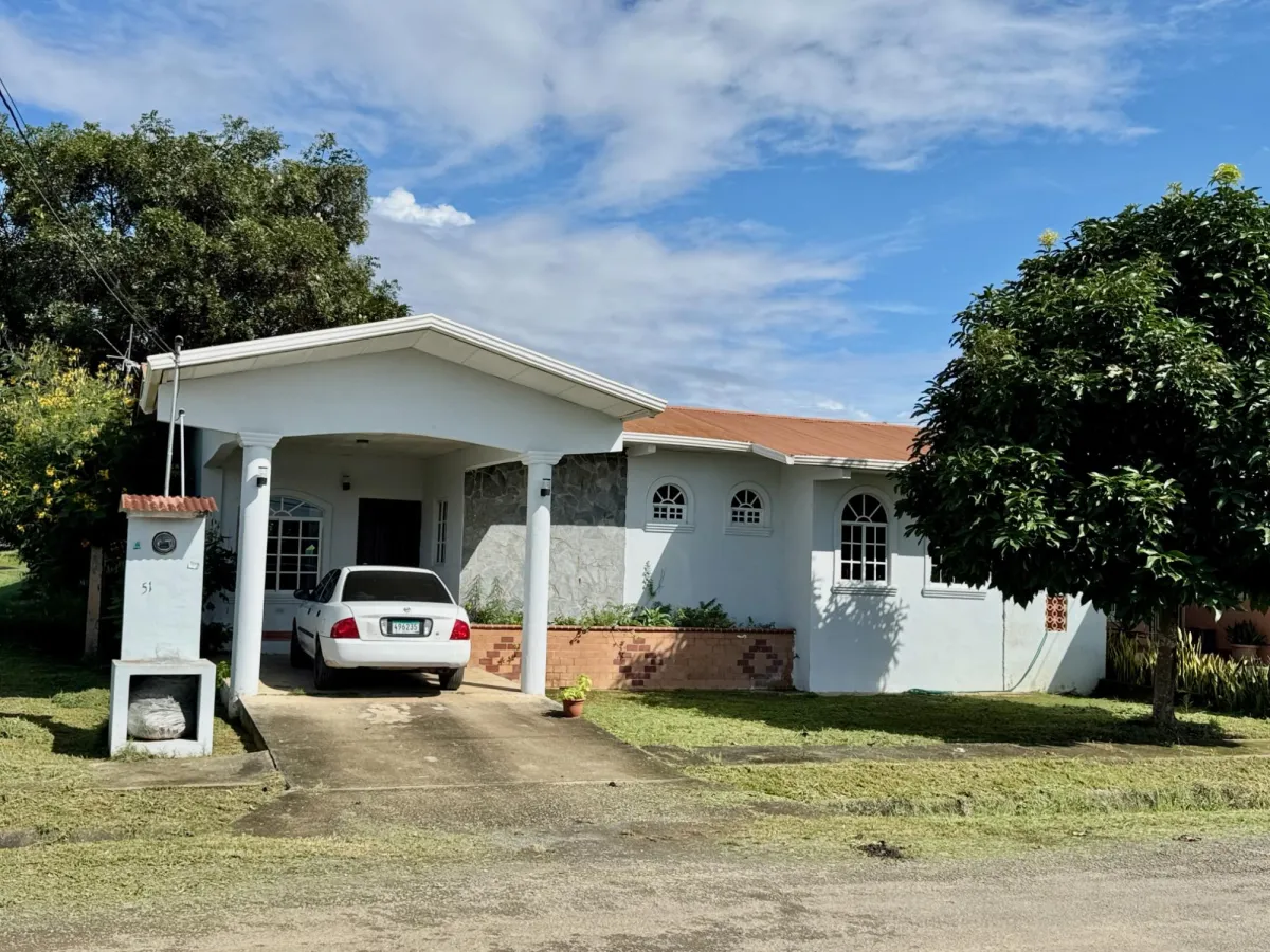 SE VENDE CASA EN EL BOULEVARD DE LAS TABLAS
