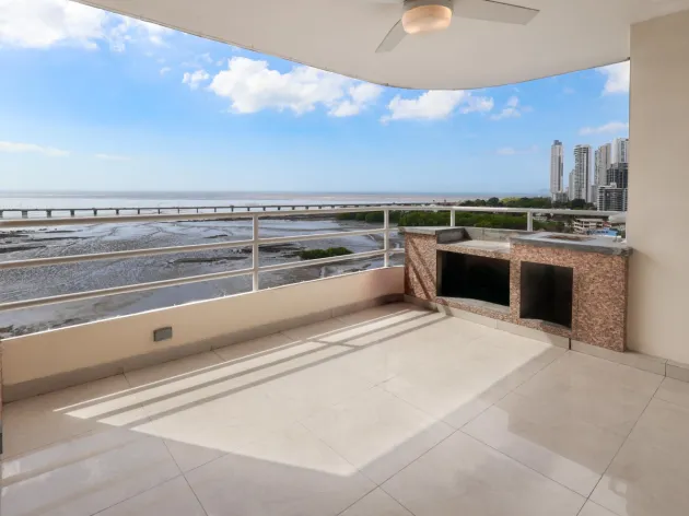 Apartment for sale in Coco del Mar Oceanfront
