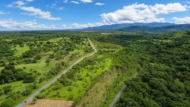 Se vende Terreno de 1 Hectárea con Vistas a la Montaña en Caldera