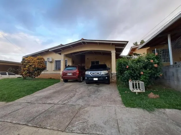 SEMI-FURNISHED HOUSE - VILLA LAS PALMERAS