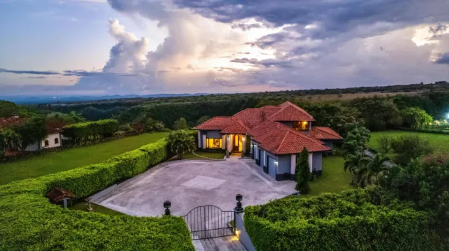 Magnificent Mansion in Los Molinos Boquete