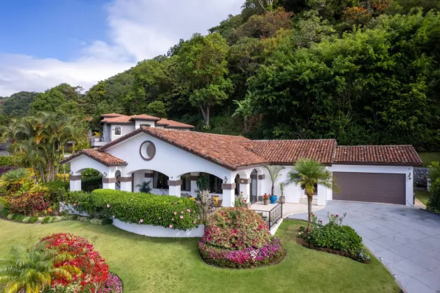 Luxury Home for Sale in Valle Escondido Boquete
