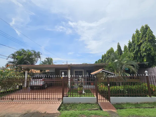 Corner House for Sale in Chitré, Herrera