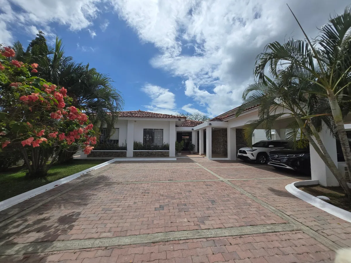 Palmeras del golf 525,000 Neg Cerca de playa serena