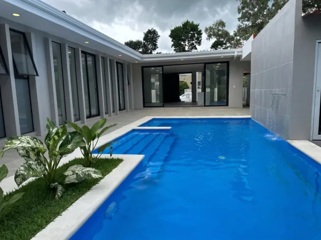 Casa en playa Coronado 396K acceso a cancha golf etapa final construcción