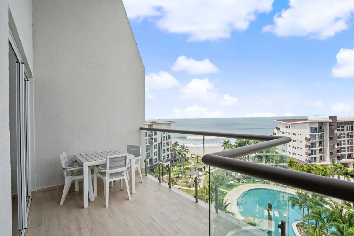 VENTA DE APARTAMENTO VISTA AL MAR EN PH VENTANAS DEL MAR 4, PLAYA CARACOL
