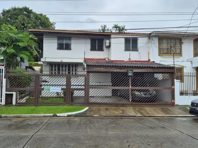 Beautiful Townhome in Privileged Residential Area
