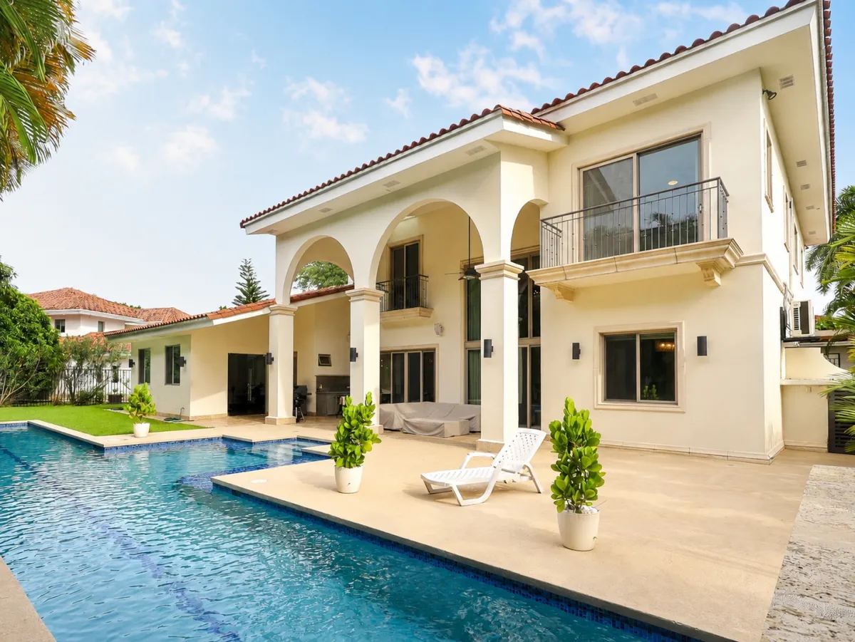 Venta de casa unifamiliar en Santa María Fairway Estates