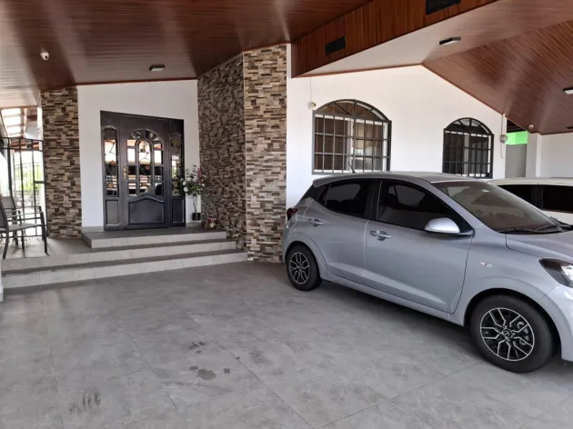 House for sale in Brisas del Golf