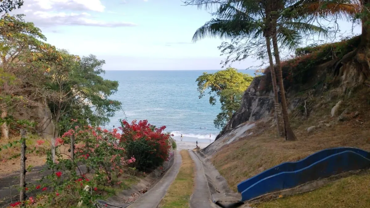 Se vende globo de terreno con acceso privado a Playa Solymar, Bijao