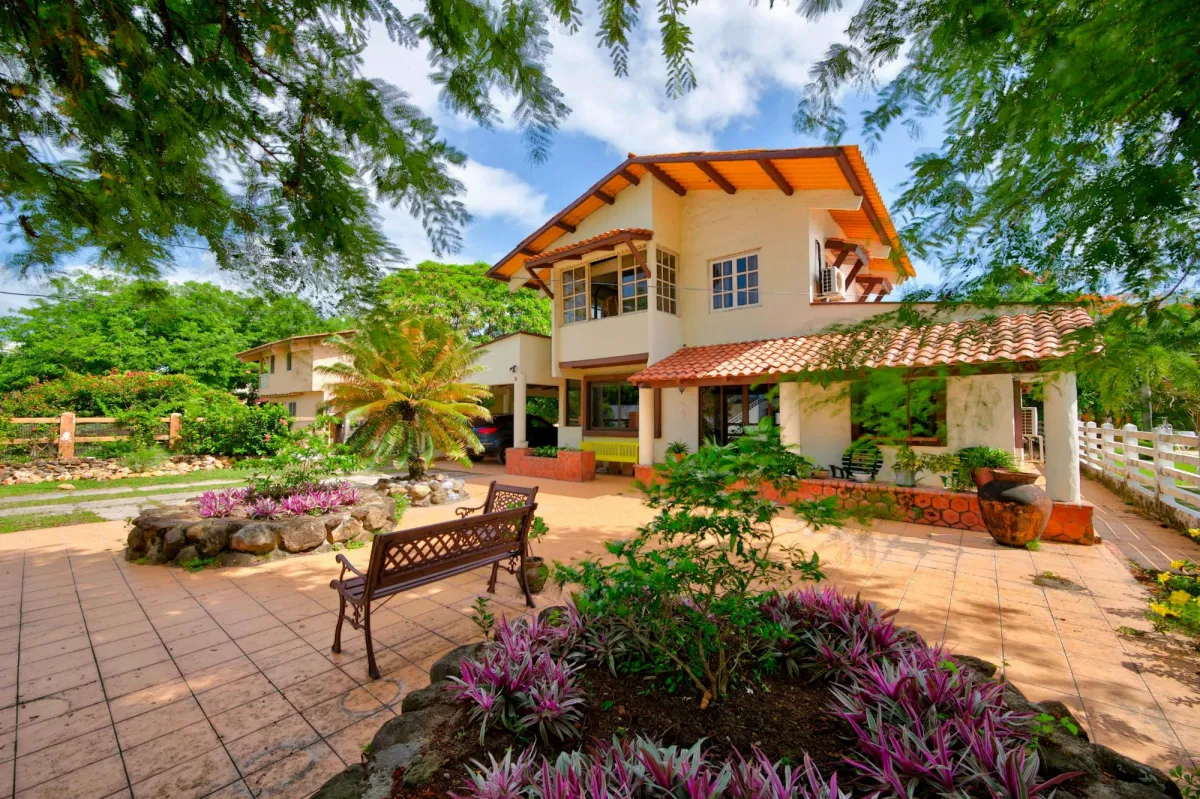 Beachside villa in Playa Malibu