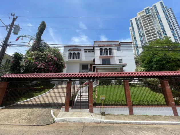 Two-story house with elev/ sale in Hato Pintado