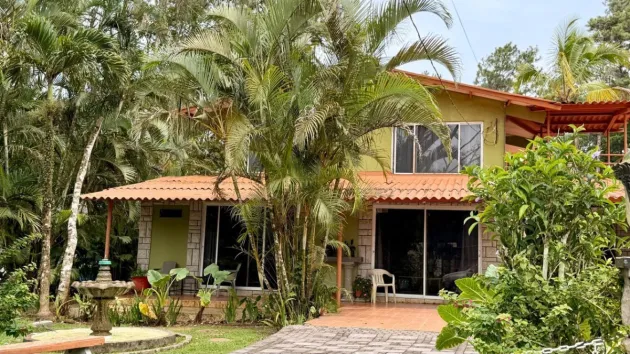 House for sale in El Nido, Cerro Azul.