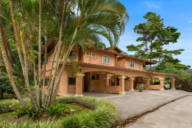 Rare 3-Bedroom Corner Condo in Valle Escondido