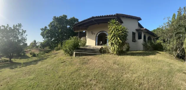 COUNTRY HOUSE