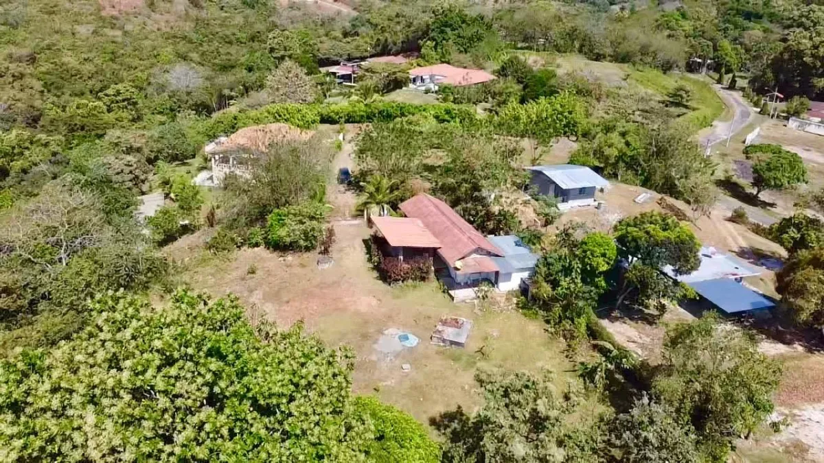 TWO-BEDROOM COUNTRY HOUSE WITH OCEAN VIEW