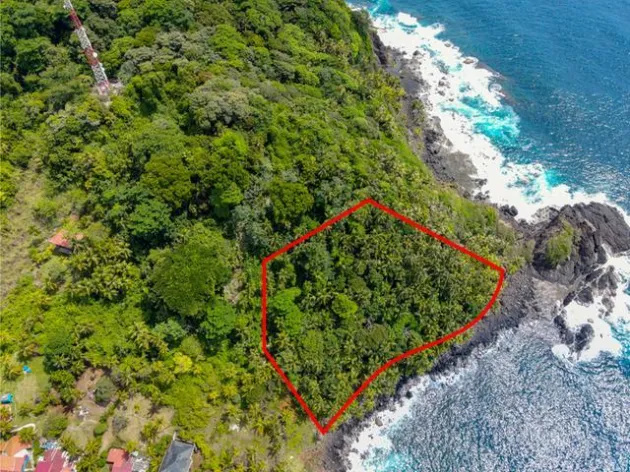 Se Vende Lote Frente a la Playa en Isla Grande Colón