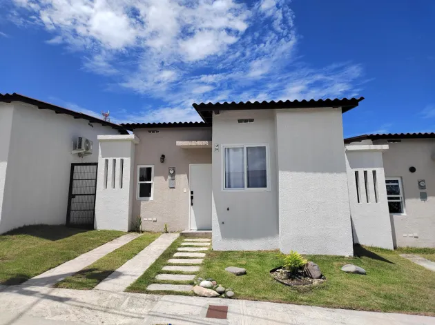 Brand New: Modern 3 Bedroom House in San Carlos