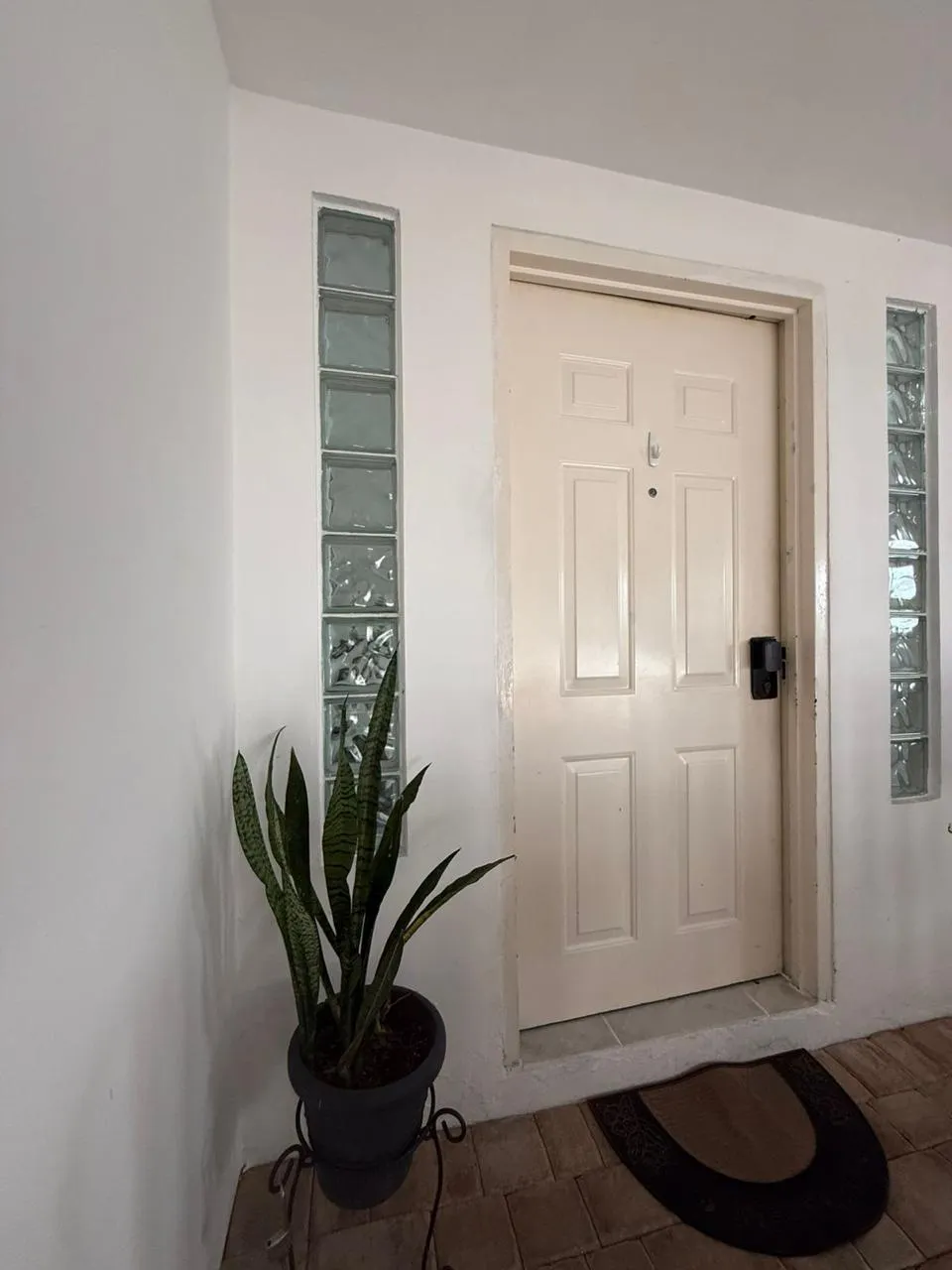CASA EN ESQUINA LISTA PARA MUDARSE