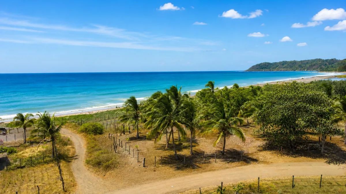 Se Vende Terreno Titulado frente a la playa en Cambutal