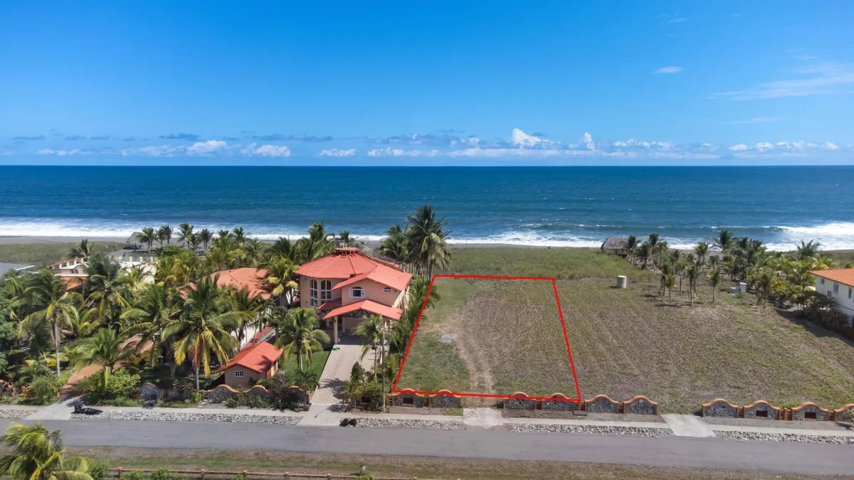 Lote Frente al Mar en Playa La Barqueta Panamá