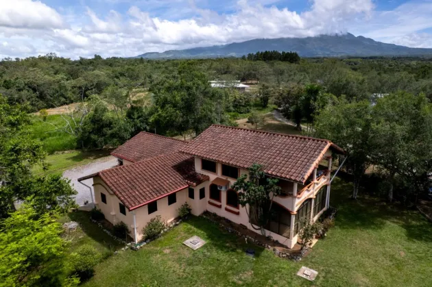 Potrerillos Village Home With Studio Apartment